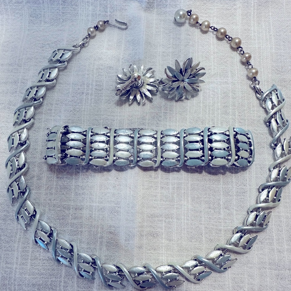 EUC VINTAGE CORA 3-PIECE JEWELRY SET CHOKER, BRACELET & CLIP EARRINGS ICE BLUE